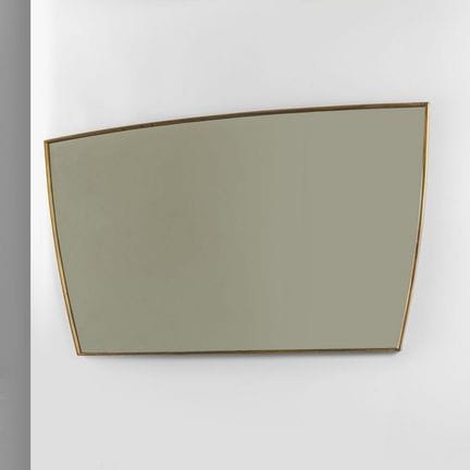 UN GRAND MIROIR MURAL  des années 50. 
Laiton  et 