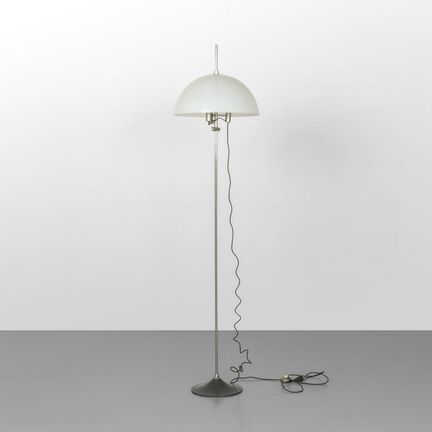 EINE STANDLAMPE aus den 60er Jahren. 
Lackiertes A
