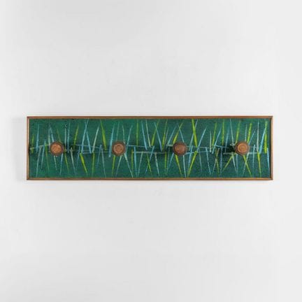 A WALL-MOUNTED COAT RACK from the 1960s.
Oak wood 