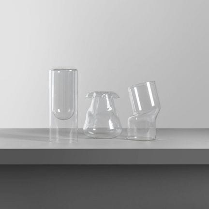 PIERO LISSONI  GLAS ITALIA  2025.
Trois vases de l