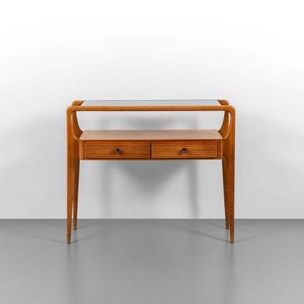 EIN SIDEBOARD aus den 50er Jahren. 
Eschenholz, la