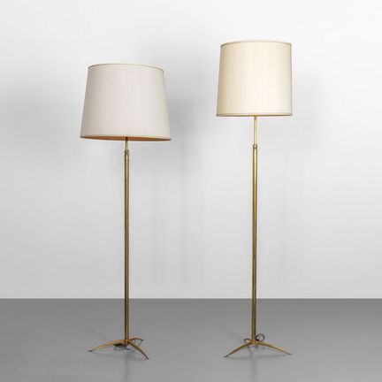 ZWEI STANDLAMPEN aus den 1950er Jahren. 
Messing, 