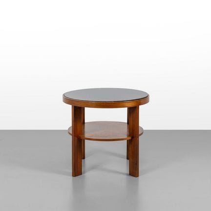 UN TAVOLINO  anni '30. 
Legno di faggio  vetro opa