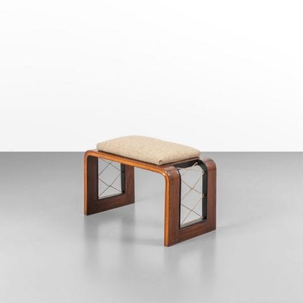 UNA PANCHETTA  anni '30. 
Legno di noce  seduta im