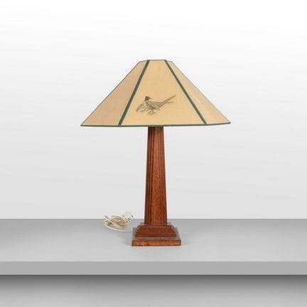 UNA LAMPADA DA TAVOLO  anni '30.
Legno di rovere  
