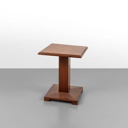 A COFFEE TABLE from the 1930s. 
Mahogany.
60 cm (h