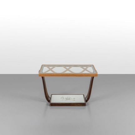 UN TAVOLINO  anni '30. 
Legno di mogano  legno di 