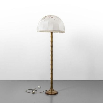 EINE STANDLAMPE aus den 70er Jahren.
Messing, hand