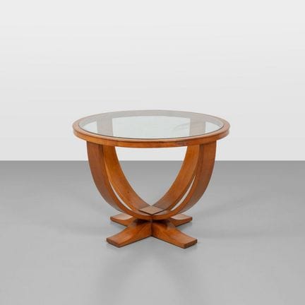 EIN BEISTELLTISCH  aus den 1940er Jahren. 
Holz  G