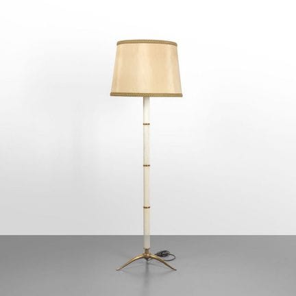 UNA LAMPADA DA TERRA  anni '40. 
Ottone  legno lac