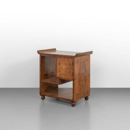 UN MOBILE BAR  anni '30.
Radica di noce  cristallo