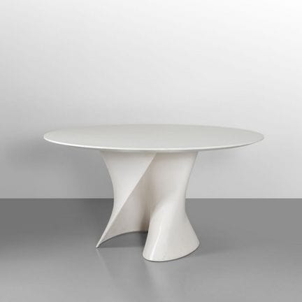 XAVIER LUST  MDF ITALIA  2007.
Un tavolo 'S Table'