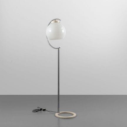 UNA LAMPADA DA TERRA  anni '70.
Acciaio verniciato