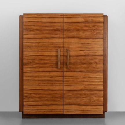 UN ARMADIO  anni '40. 
Legno di zebrano  legno di 