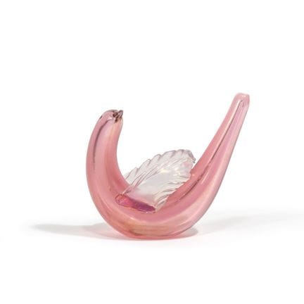 TYRA LUNDGREN  VENINI  c. 1935
A dove made of ruby