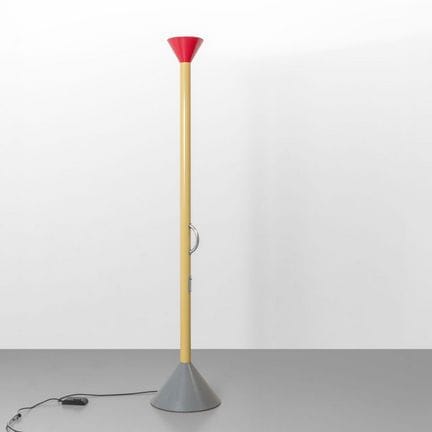 ETTORE SOTTSASS  ARTEMIDE  1981.
Una lampada aloge