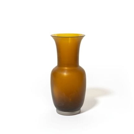 VENINI  2019.
Un vaso in vetro tabacco con superfi