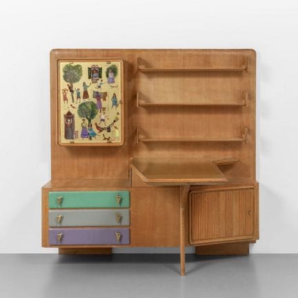 UNA PARETE ATTREZZATA CON SCRITTOIO  1958.
Legno d