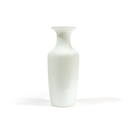 VENINI  1981.
Un vaso in vetro opalino lattimo.
Fi