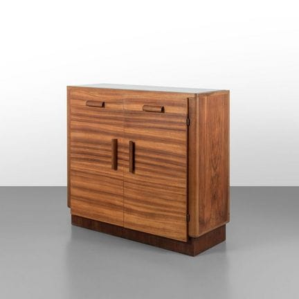 UNA CASSETTIERA  anni '40. 
Legno di zebrano  legn