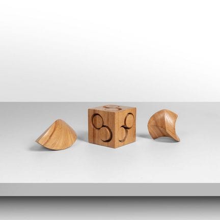 CHARLES OWEN PERRY  CENTRO DUCHAMP  1969.
Una scul
