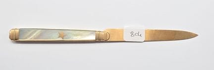 Couteau manche en nacre lame en argent vermeille p