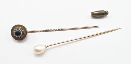 Brosche aus 18 K Gelbgold (750°°) mit einer Barock