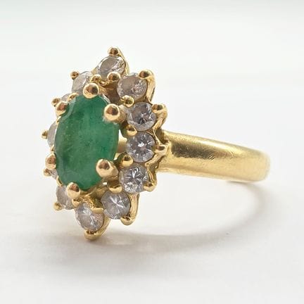 18K yellow gold (750°°) marquise ring set with a n