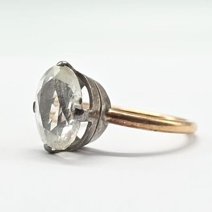 Bague en or jaune 18 K (750°°) et argent griffée d