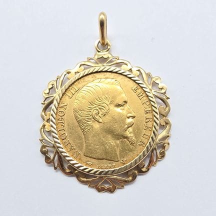 18K yellow gold (750°°) pendant featuring a 20-fra