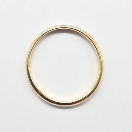18K yellow gold (750°°) half-band wedding band. We