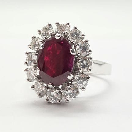 18K white gold (750) daisy ring set with a 1.70-ca