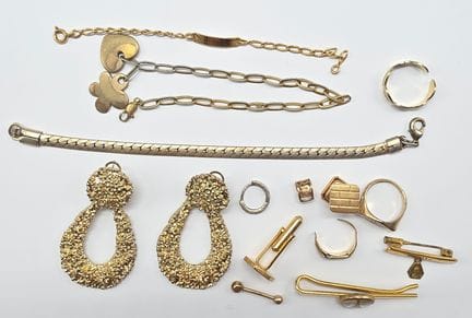 Lot de bijoux fantaisie : paire de pendant d'oreil
