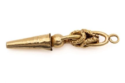 18K (750) yellow gold watch key with a corded desi