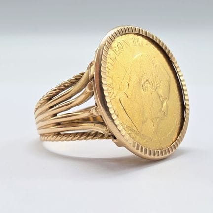 Bague en or jaune 18 K (750°°) griffée d'une pièce