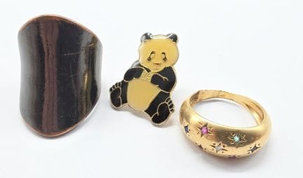 18K yellow gold (750°°) dome ring set in a star pa