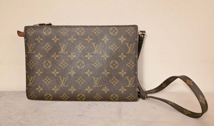LOUIS VUITTON - Sac en bandoulière 18 x 27 cm (tra