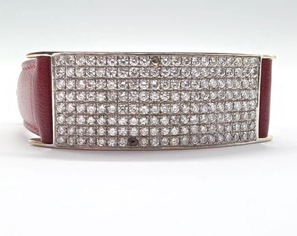 Leather bracelet featuring a rectangular motif set