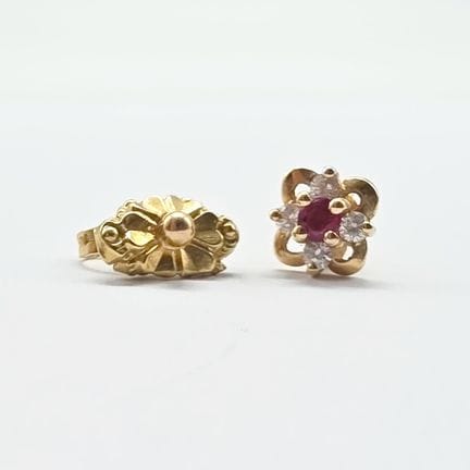 Two mismatched 18K yellow gold (750°°) earrings, 0