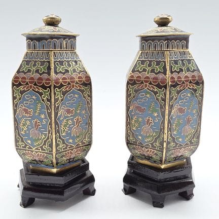 Due piccole teiere in smalto cloisonné cinese, con