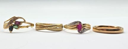 Bague en or jaune 18 K (750°°) torsade griffée d'u