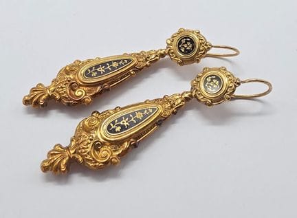 Pair of 18K yellow gold (750°°) earrings consistin