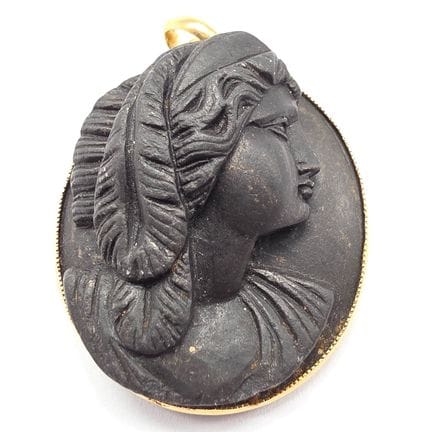 Pendentif en or jaune 14 K (585°°) orné d'un moula