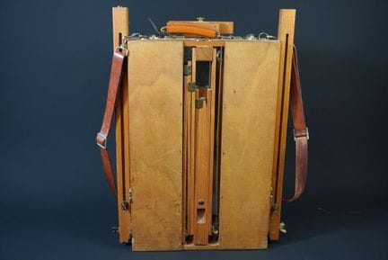 Chevalet de campagne. 
En bois naturel, sangles en