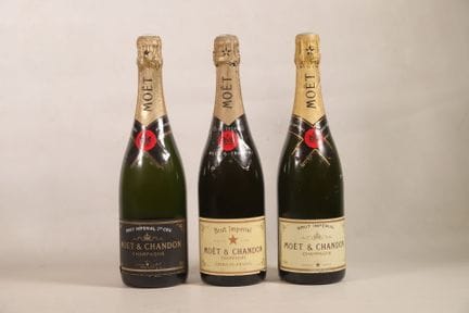 CHAMPÁN - Lote de 3 botellas compuesto por: 
1 bot