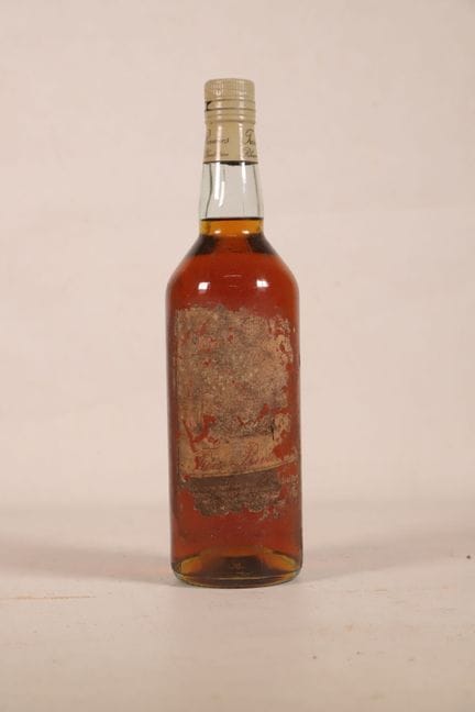 朗姆酒——1瓶，马提尼克岛“Trois Rivières”种植园陈年朗姆酒，1974年。液面低于瓶盖