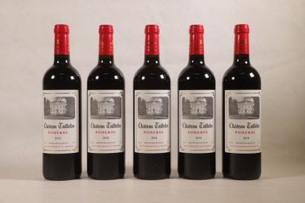 波尔多——5瓶，波美侯产区，泰勒费酒庄，2010年份。酒标上有少量轻微痕迹。背标略有破损。