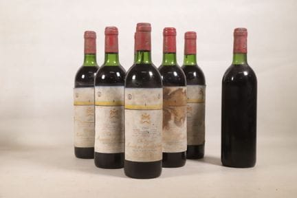 波尔多——7瓶，波亚克，木桐罗思柴尔德酒庄，一级庄，1983年份（其中1瓶的年份标注在瓶塞上）（标签