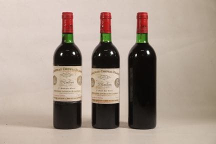 波尔多——3瓶，圣埃美隆特级酒庄，白马酒庄，1975年（年份可从瓶塞上辨认）。1瓶BG（-），2瓶T