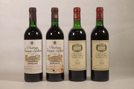 BORDEAUX - Ensemble de 4 bouteilles composé de : 
